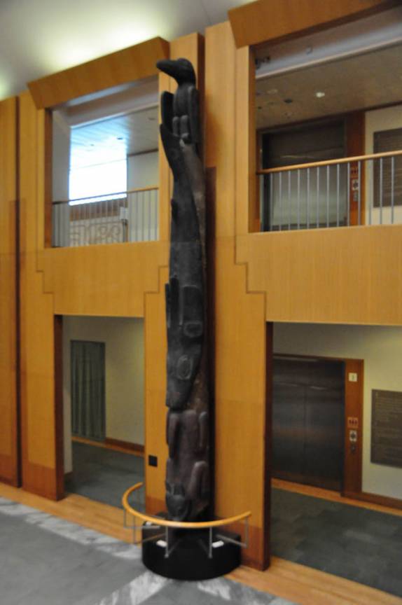 Totem indígena no Museu de Anchorage, no Alaska